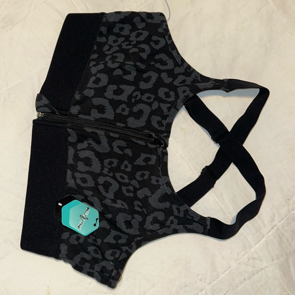 Lularoe Womens Consistent Sports Bra Medium cheetah Adjustable Straps Zipper